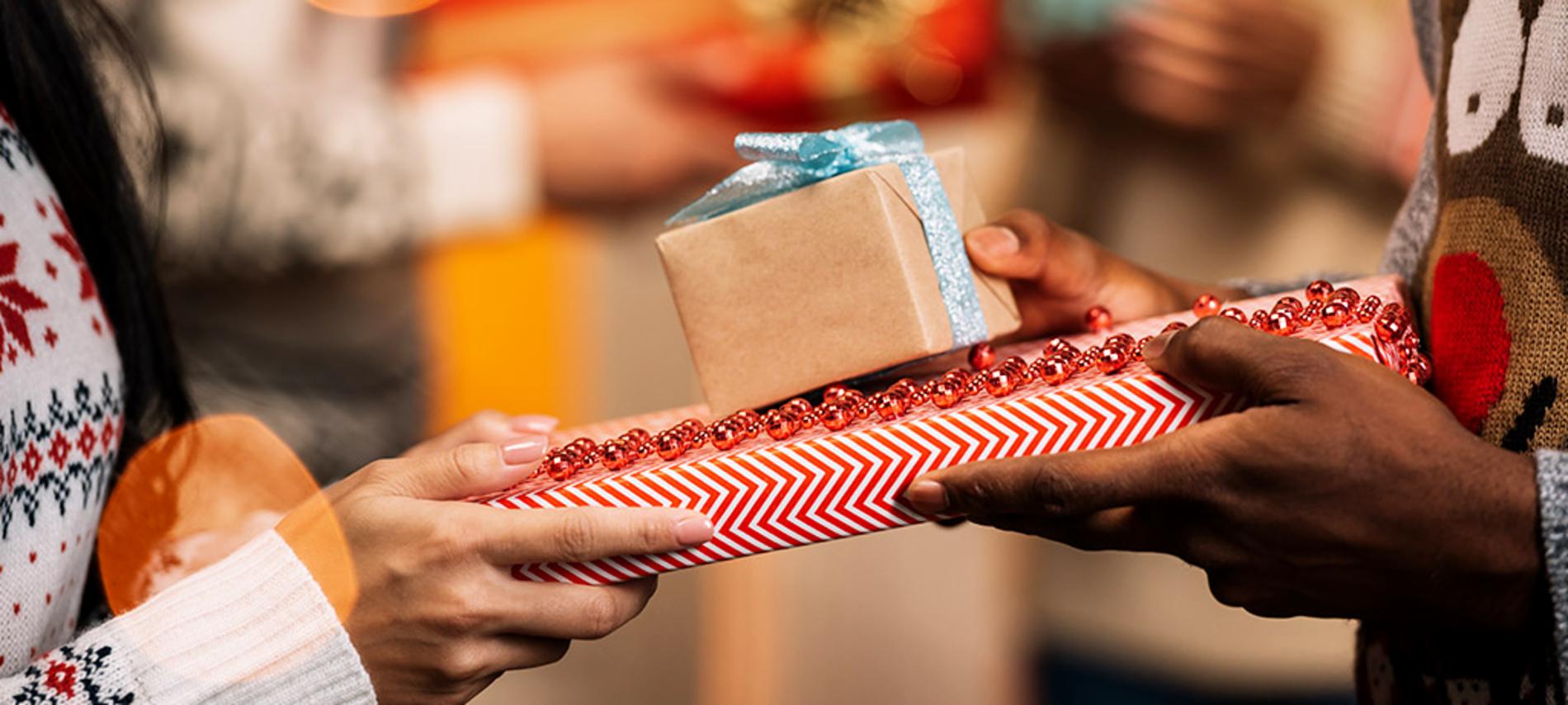 ¡Organiza un intercambio de regalos con tus amigos!